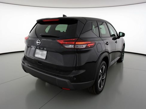 Used 2025 Nissan Rogue SV image 9