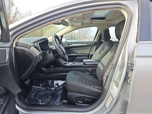 Used 2020 Ford Fusion SE image 13