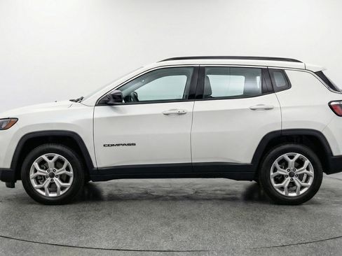 Used 2025 Jeep Compass Latitude image 5