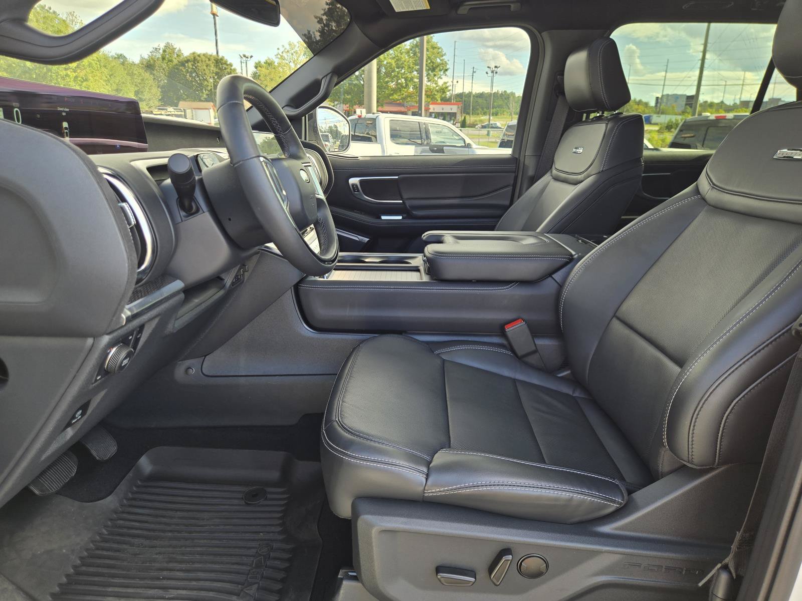 Used 2025 Ford Expedition Platinum w/ Stealth Performance Package AWD/4WD image 25