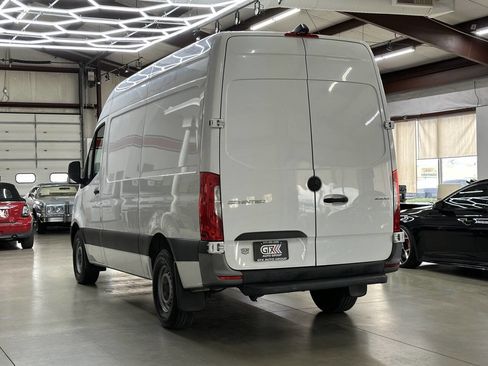 Used 2021 Mercedes-Benz Sprinter 2500 image 4