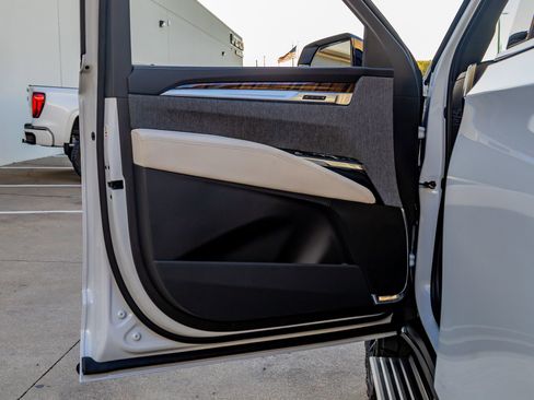 Used 2026 Cadillac Escalade Platinum Sport w/ LPO, ONYX Package image 36