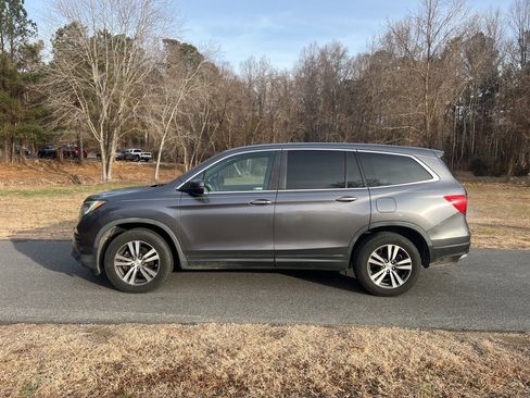 Certified 2018 Honda Pilot EX image 12