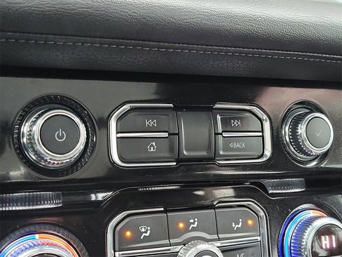 Used 2022 GMC Yukon Denali w/ Denali Premium Package image 29