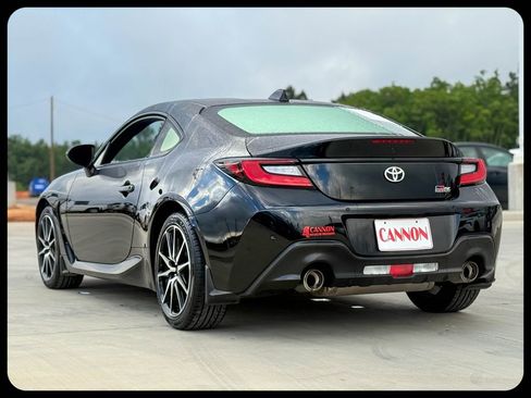 Used 2023 Toyota GR86 RWD image 12