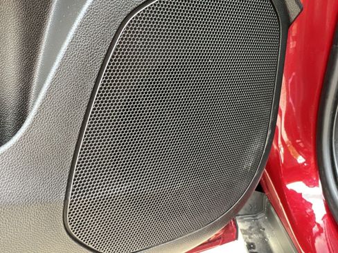 Used 2025 Chevrolet Trax RS w/ Sunroof Package image 22