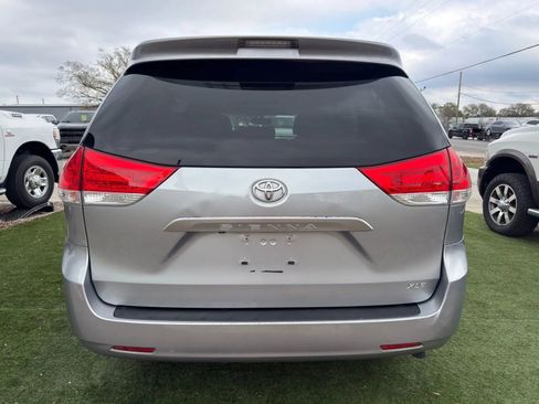Used 2014 Toyota Sienna XLE image 6