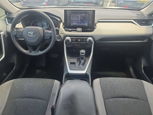Used 2021 Toyota RAV4 XLE w/ Convenience Package FWD image 9