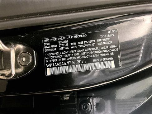 Certified 2023 Porsche Macan AWD/4WD image 35