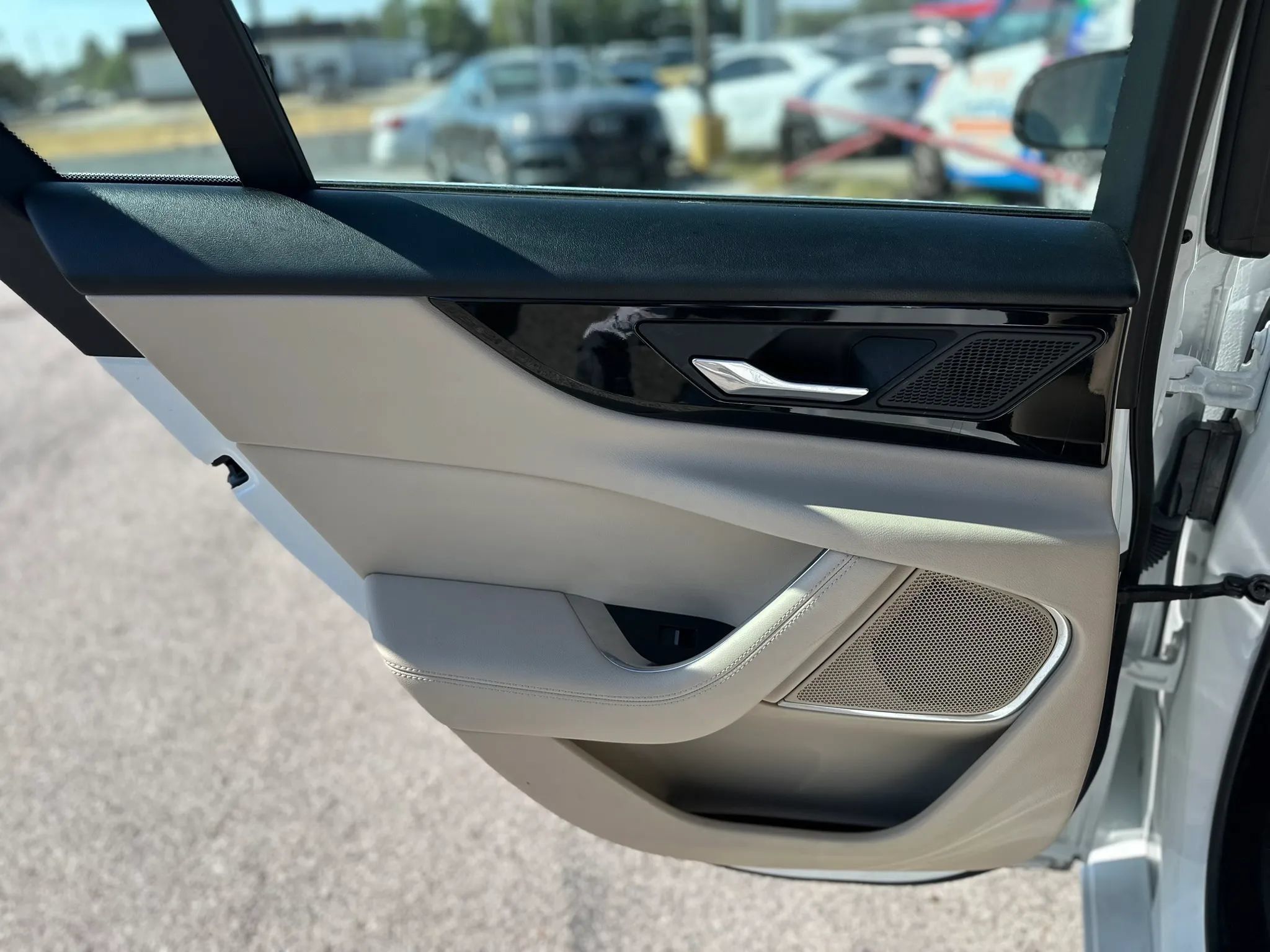 Used 2020 Jaguar XE S RWD image 21