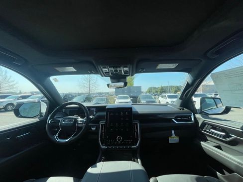 Used 2025 Chevrolet Silverado 2500 LTZ w/ LTZ Convenience Package image 26