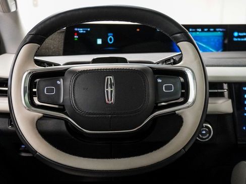 Used 2025 Lincoln Navigator L Reserve image 18