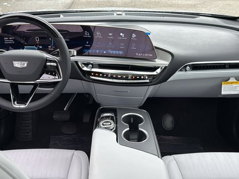 New 2026 Cadillac Lyriq Premium Luxury image 9