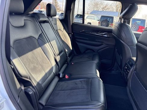 Used 2023 Jeep Grand Cherokee Altitude image 19