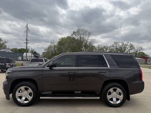 Used 2017 Chevrolet Tahoe LT w/ LT Signature Package AWD/4WD image 4