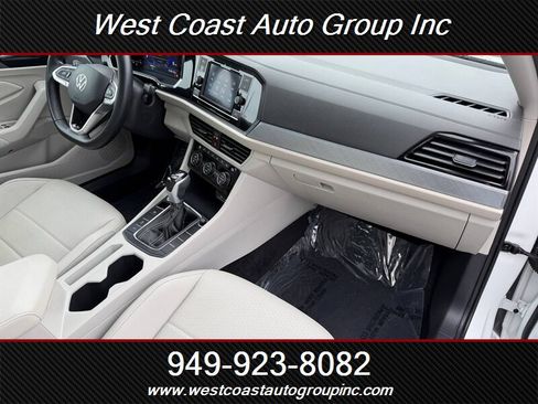Used 2023 Volkswagen Jetta SE image 10