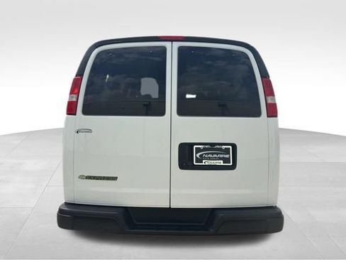 Used 2023 Chevrolet Express 3500 LS RWD image 8