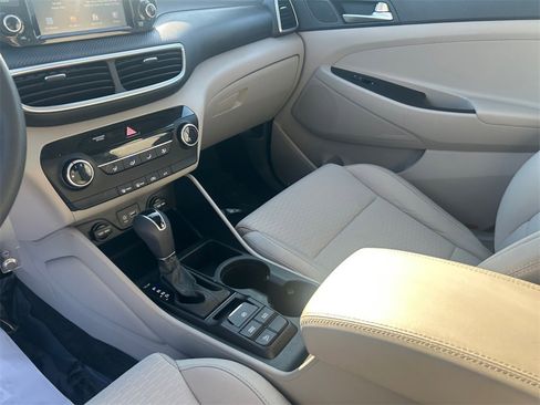 Used 2020 Hyundai Tucson SE w/ Winter Weather Package image 11