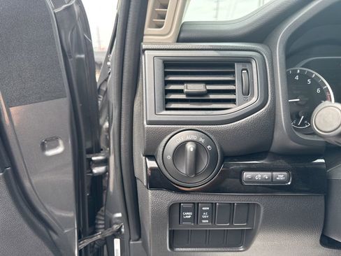 Used 2024 Nissan Titan SV w/ SV Convenience Package RWD image 12