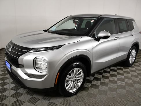 Used 2023 Mitsubishi Outlander ES FWD image 10