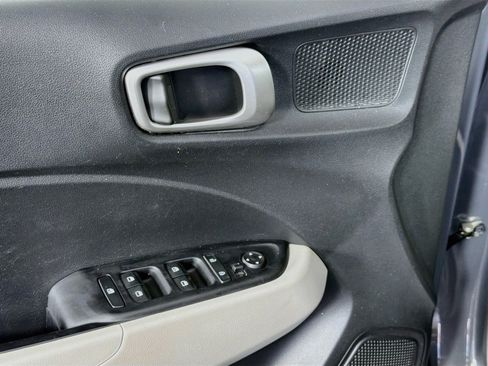 Used 2025 Hyundai Venue SEL FWD image 15