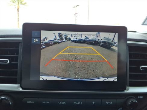 Certified 2025 Hyundai Venue SEL image 21