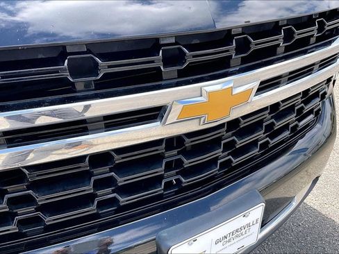 Used 2021 Chevrolet Suburban LS RWD image 27