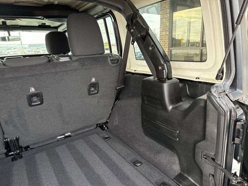 Used 2019 Jeep Wrangler Unlimited Sport S image 22
