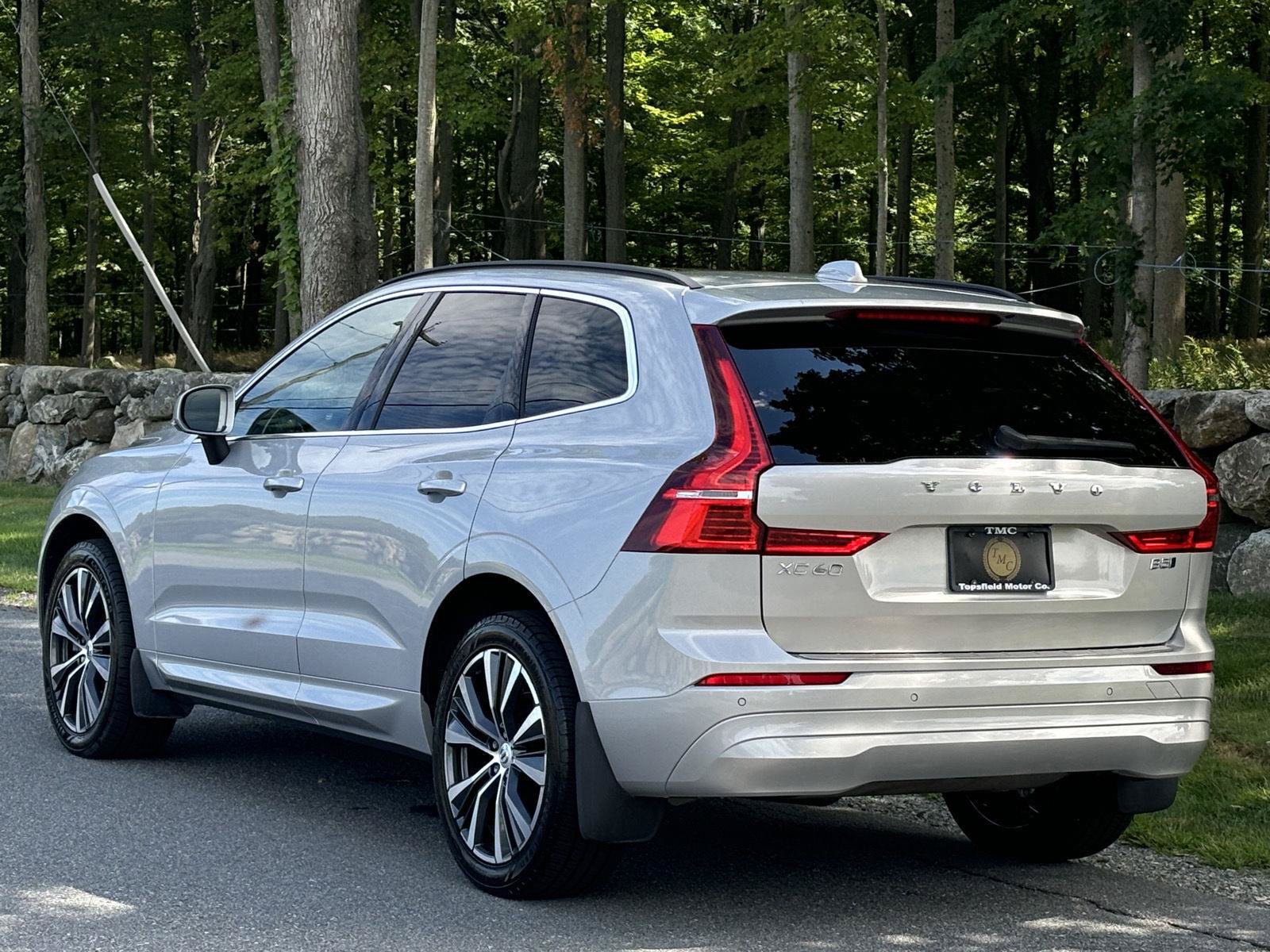 Used 2022 Volvo XC60 B5 Momentum w/ Climate Package AWD/4WD image 13