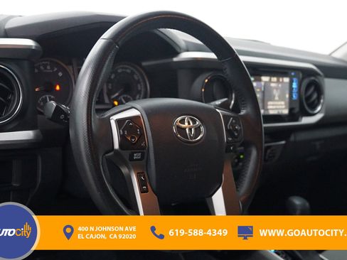 Used 2015 Toyota Tacoma 4x4 Access Cab V6 w/ TRD Off-Road Package image 15