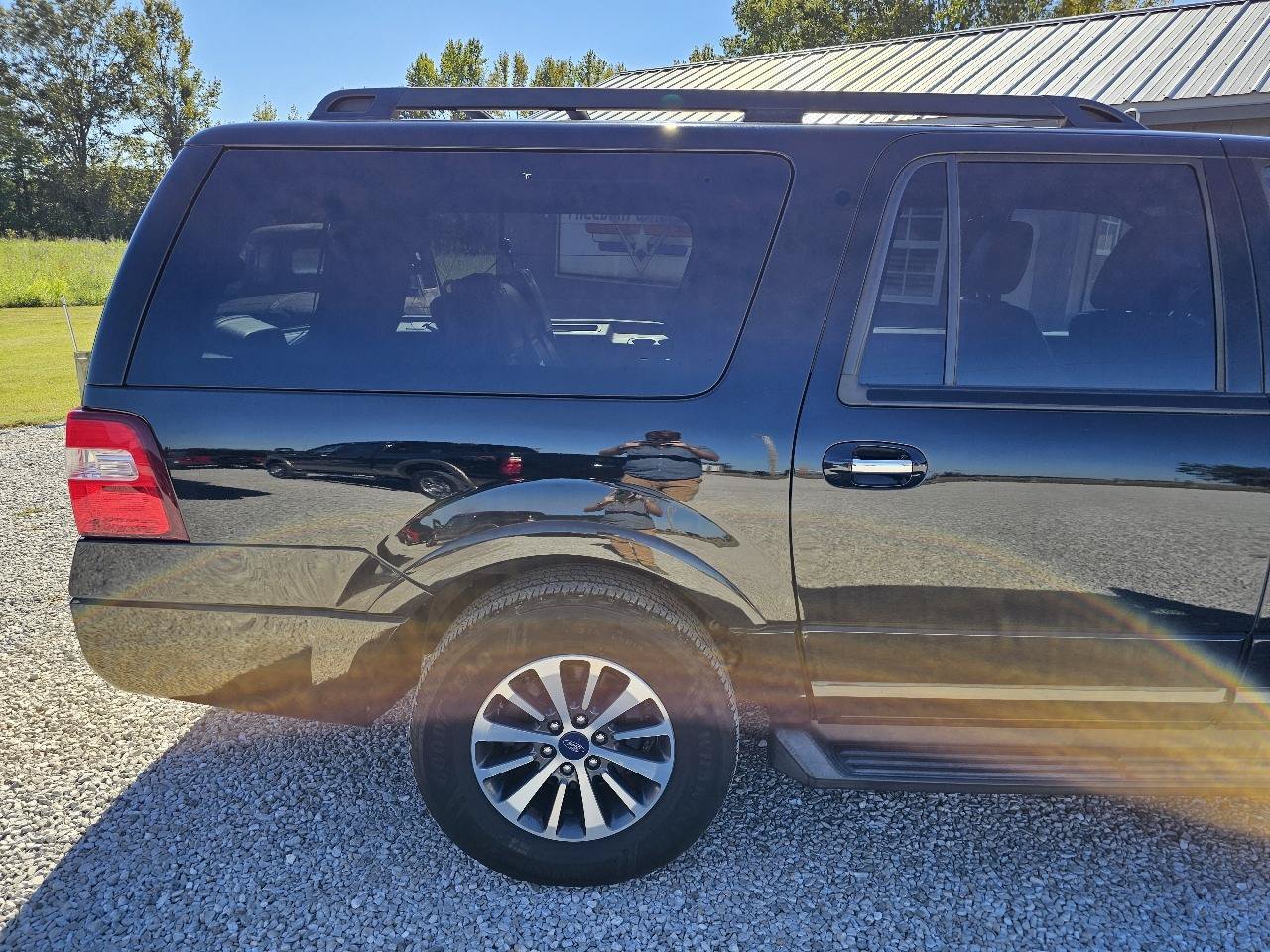Used 2017 Ford Expedition EL XLT w/ Equipment Group 202A AWD/4WD image 11