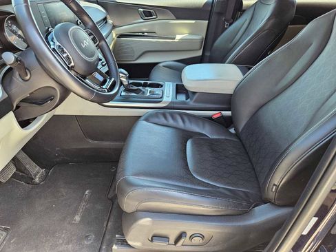 Used 2024 Kia Carnival LX FWD image 14