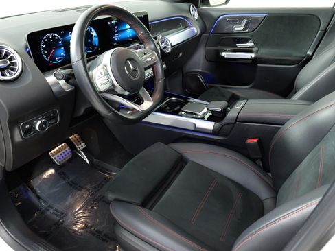 Used 2021 Mercedes-Benz GLB 250 4MATIC image 19