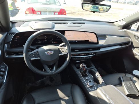 Used 2024 Cadillac XT4 Sport image 8