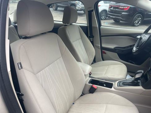 Used 2017 Ford Focus SE w/ Cold Weather Package image 18