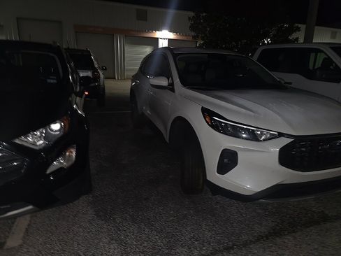 Used 2024 Ford Escape SE image 8