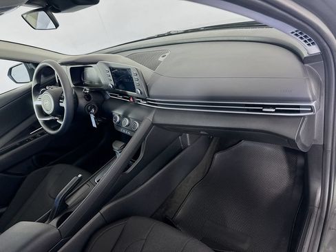 Certified 2026 Hyundai Elantra SE FWD image 27