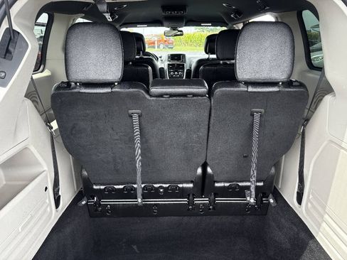 Used 2019 Dodge Grand Caravan SXT FWD image 22