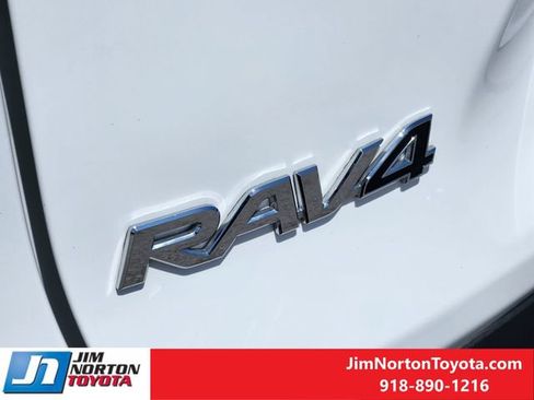Used 2025 Toyota RAV4 XLE FWD image 12