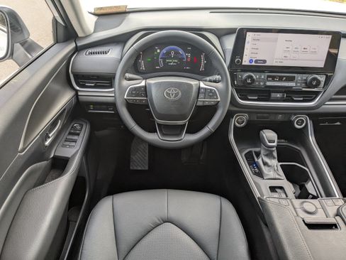 Used 2025 Toyota Grand Highlander AWD Hybrid image 21