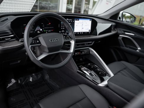 Certified 2025 Audi Q5 Premium w/ Convenience Package AWD/4WD image 6