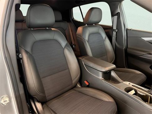 Used 2025 Buick Envista Preferred image 13