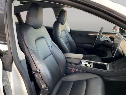 Used 2023 Tesla Model Y AWD image 8