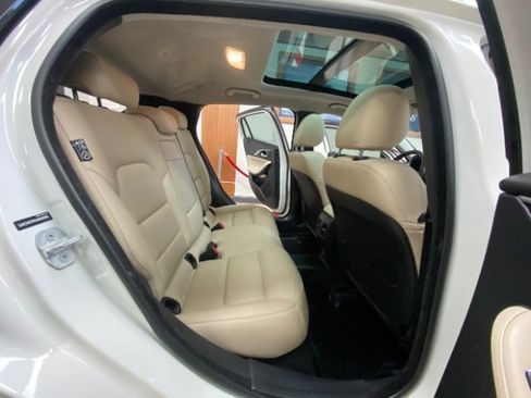 Used 2018 INFINITI QX30 Premium w/ Navigation Package AWD/4WD image 16