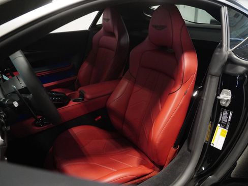 Used 2025 Aston Martin V8 Vantage Coupe image 13