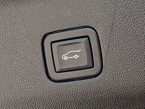 Used 2024 Chevrolet Tahoe Premier AWD/4WD image 34