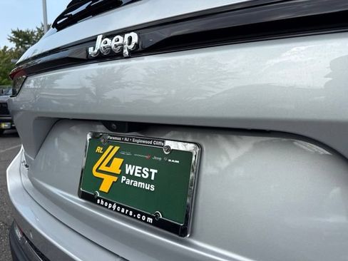Used 2024 Jeep Grand Cherokee Limited AWD/4WD image 16