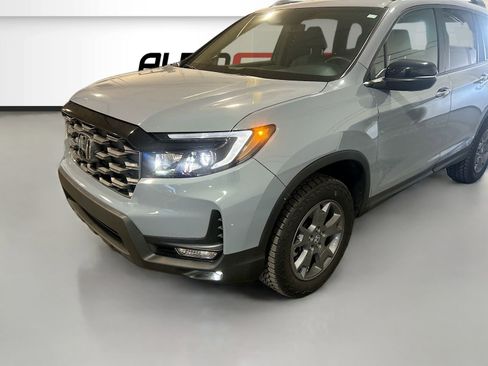 Used 2025 Honda Passport TrailSport image 3
