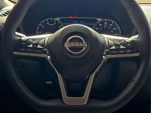 Used 2025 Nissan Sentra SR FWD image 10