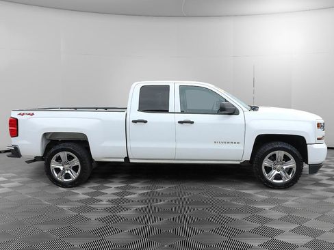 Used 2018 Chevrolet Silverado 1500 Custom w/ Custom Value Package AWD/4WD image 9